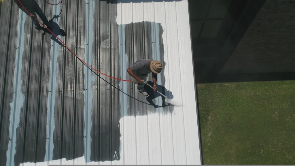Energiebesparende witte dakcoating in Antwerpen door Roelants & Roelants